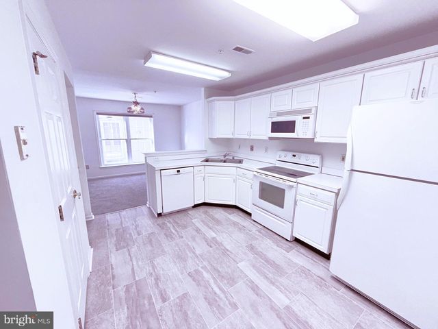 6 COLEFAX CT, Wilmington, DE 19804