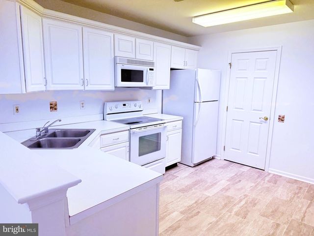 6 COLEFAX CT, Wilmington, DE 19804