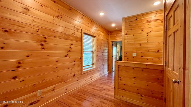 1009 Old Cartertown Rd, Gatlinburg, TN 37738