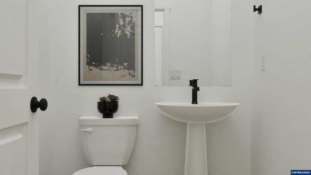 526 E Traverse Rd, Woodburn, OR 97071