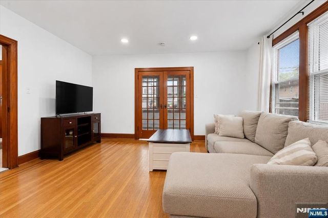 1119 Stonewall Lane, Secaucus, NJ 07094