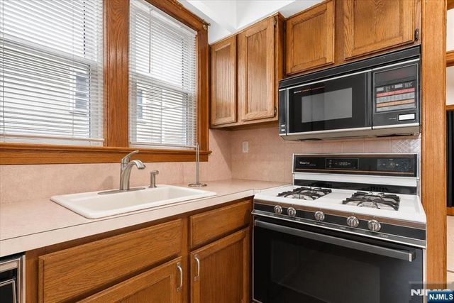 1119 Stonewall Lane, Secaucus, NJ 07094