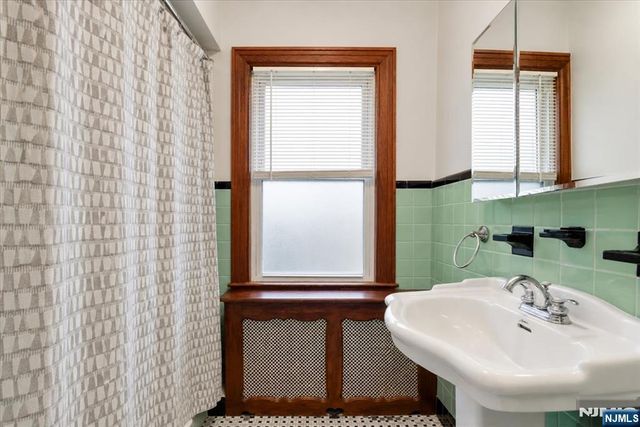 1119 Stonewall Lane, Secaucus, NJ 07094