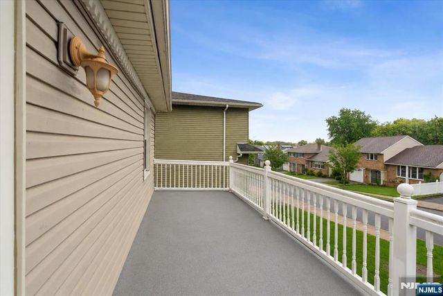 1119 Stonewall Lane, Secaucus, NJ 07094