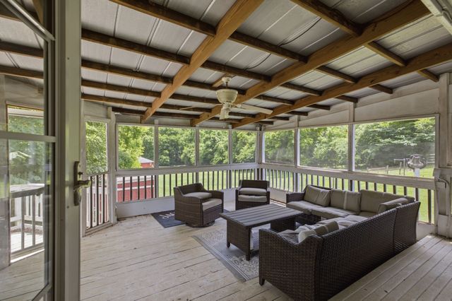 1061 Cliff White Rd, Columbia, TN 38401