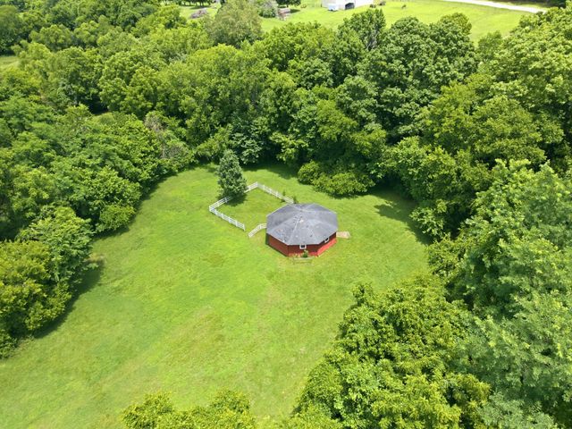1061 Cliff White Rd, Columbia, TN 38401