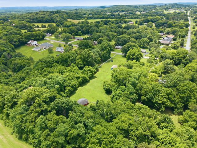 1061 Cliff White Rd, Columbia, TN 38401