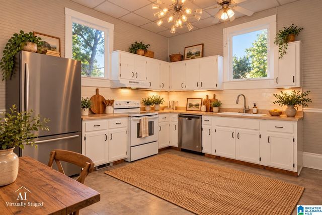 2012 2ND AVENUE N, Pell City, AL 35125