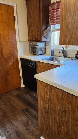 23814 Cushing Street, Eastpointe, MI 48021