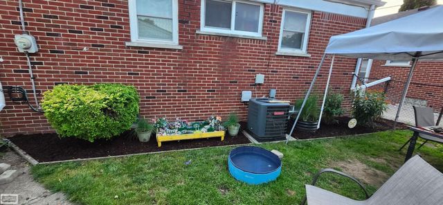 23814 Cushing Street, Eastpointe, MI 48021