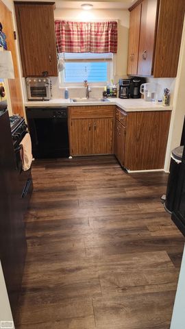 23814 Cushing Street, Eastpointe, MI 48021