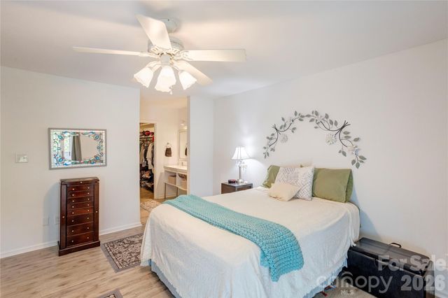 6608 Point Comfort Lane, Charlotte, NC 28226