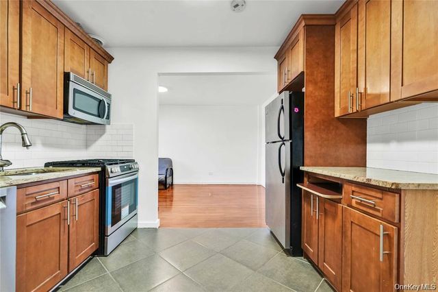 150-29 72nd Road 4H, Flushing, NY 11367