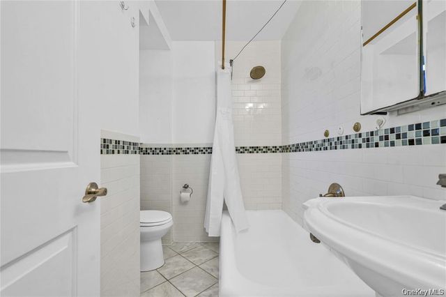 150-29 72nd Road 4H, Flushing, NY 11367