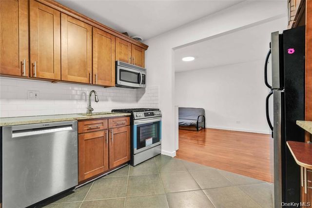 150-29 72nd Road 4H, Flushing, NY 11367