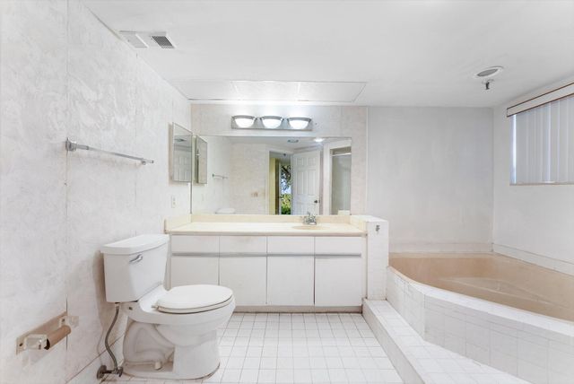 7507 La Paz Boulevard N101, Boca Raton, FL 33433