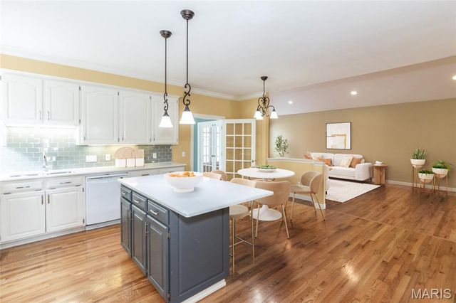 7917 Grantwood Cove Lane, Crestwood, MO 63123