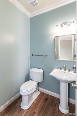 7917 Grantwood Cove Lane, Crestwood, MO 63123