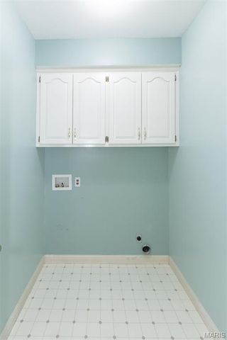 7917 Grantwood Cove Lane, Crestwood, MO 63123