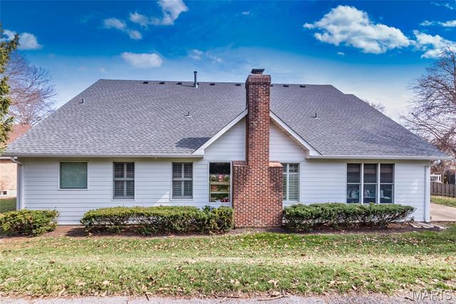 7917 Grantwood Cove Lane, Crestwood, MO 63123