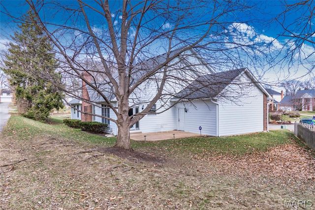7917 Grantwood Cove Lane, Crestwood, MO 63123
