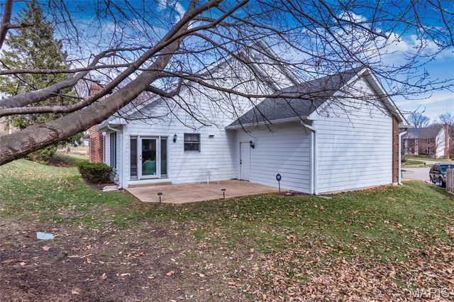 7917 Grantwood Cove Lane, Crestwood, MO 63123