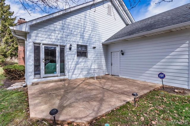 7917 Grantwood Cove Lane, Crestwood, MO 63123