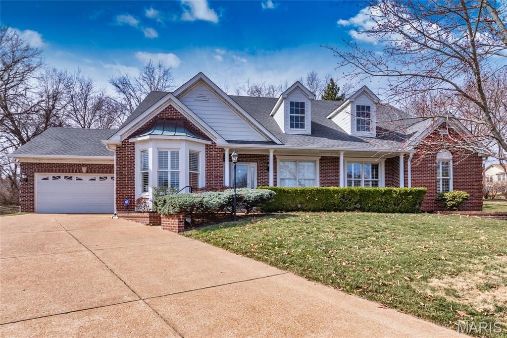 7917 Grantwood Cove Lane, Crestwood, MO 63123