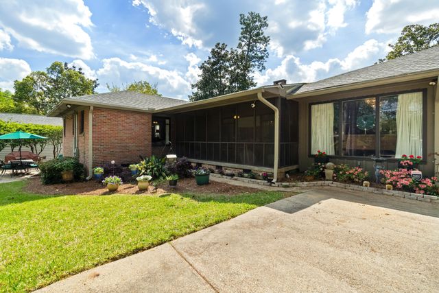 320 S 22nd Ave., Hattiesburg, MS 39401