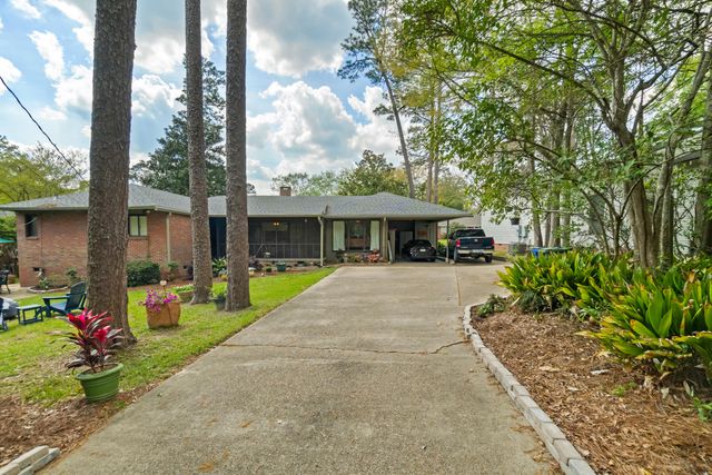 320 S 22nd Ave., Hattiesburg, MS 39401