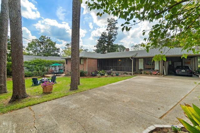 320 S 22nd Ave., Hattiesburg, MS 39401