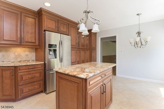 6 Dana Ct, South Brunswick Twp., NJ 08540