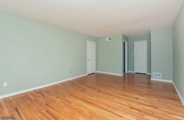 6 Dana Ct, South Brunswick Twp., NJ 08540