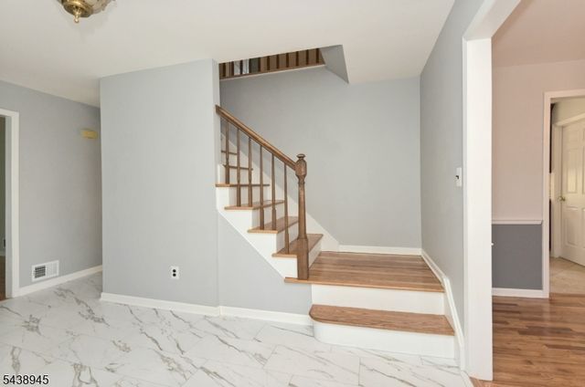 6 Dana Ct, South Brunswick Twp., NJ 08540
