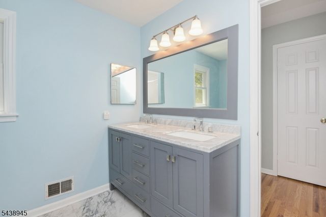 6 Dana Ct, South Brunswick Twp., NJ 08540