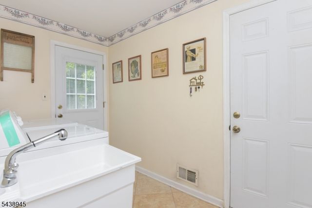 6 Dana Ct, South Brunswick Twp., NJ 08540