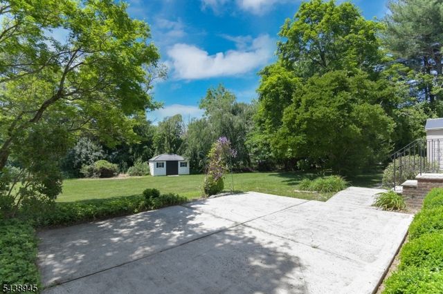 6 Dana Ct, South Brunswick Twp., NJ 08540