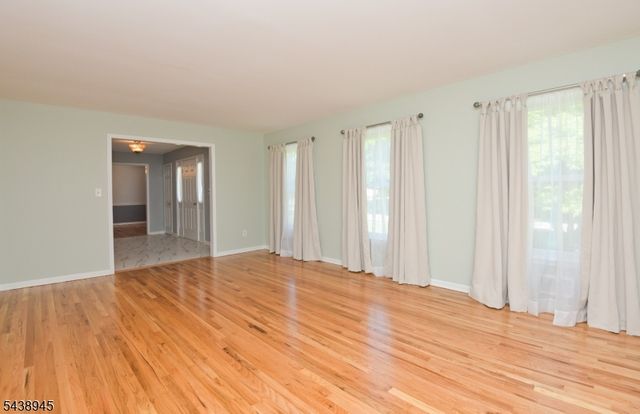 6 Dana Ct, South Brunswick Twp., NJ 08540