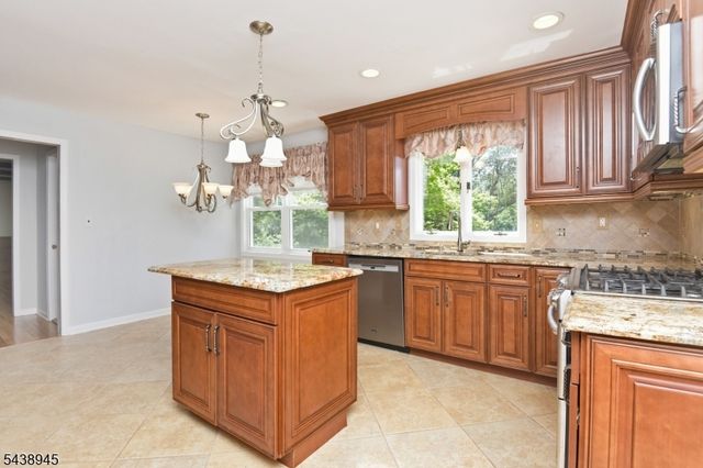 6 Dana Ct, South Brunswick Twp., NJ 08540