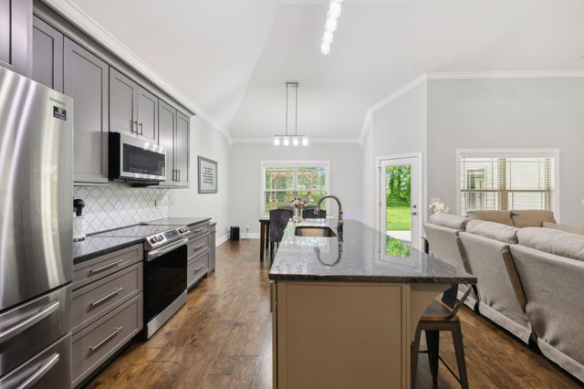 657 Josef Cir, Columbia, TN 38401