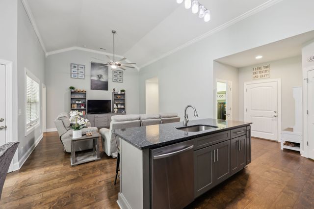 657 Josef Cir, Columbia, TN 38401