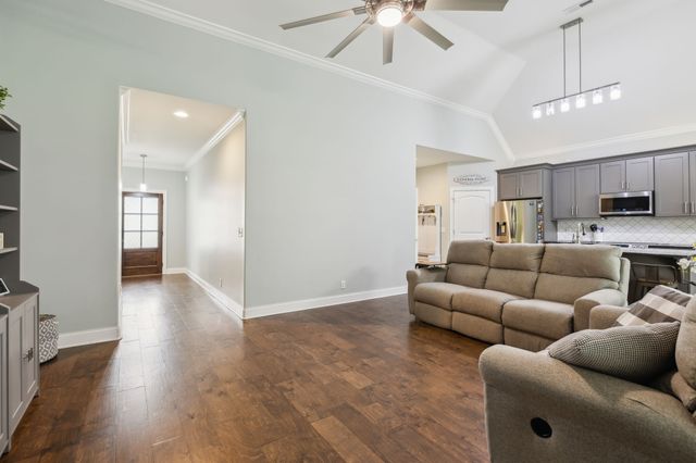 657 Josef Cir, Columbia, TN 38401