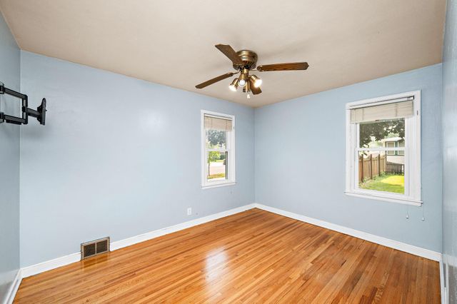 319 Annapolis Street E, West Saint Paul, MN 55118