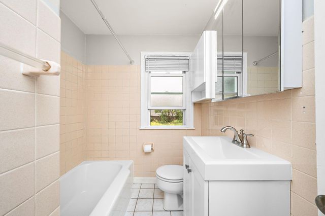 319 Annapolis Street E, West Saint Paul, MN 55118