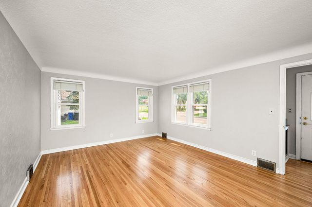 319 Annapolis Street E, West Saint Paul, MN 55118
