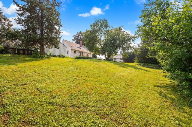 319 Annapolis Street E, West Saint Paul, MN 55118