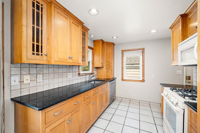 319 Annapolis Street E, West Saint Paul, MN 55118