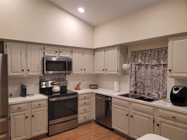 10195 Greentrail Drive, Boynton Beach, FL 33436