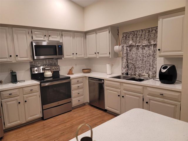 10195 Greentrail Drive, Boynton Beach, FL 33436