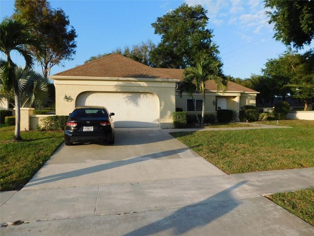 10195 Greentrail Drive, Boynton Beach, FL 33436